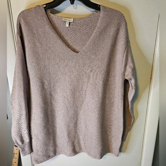 Ella Moss Sweaters - Ella Moss Size Medium V-Neck Sweater Ribbed Light Purple